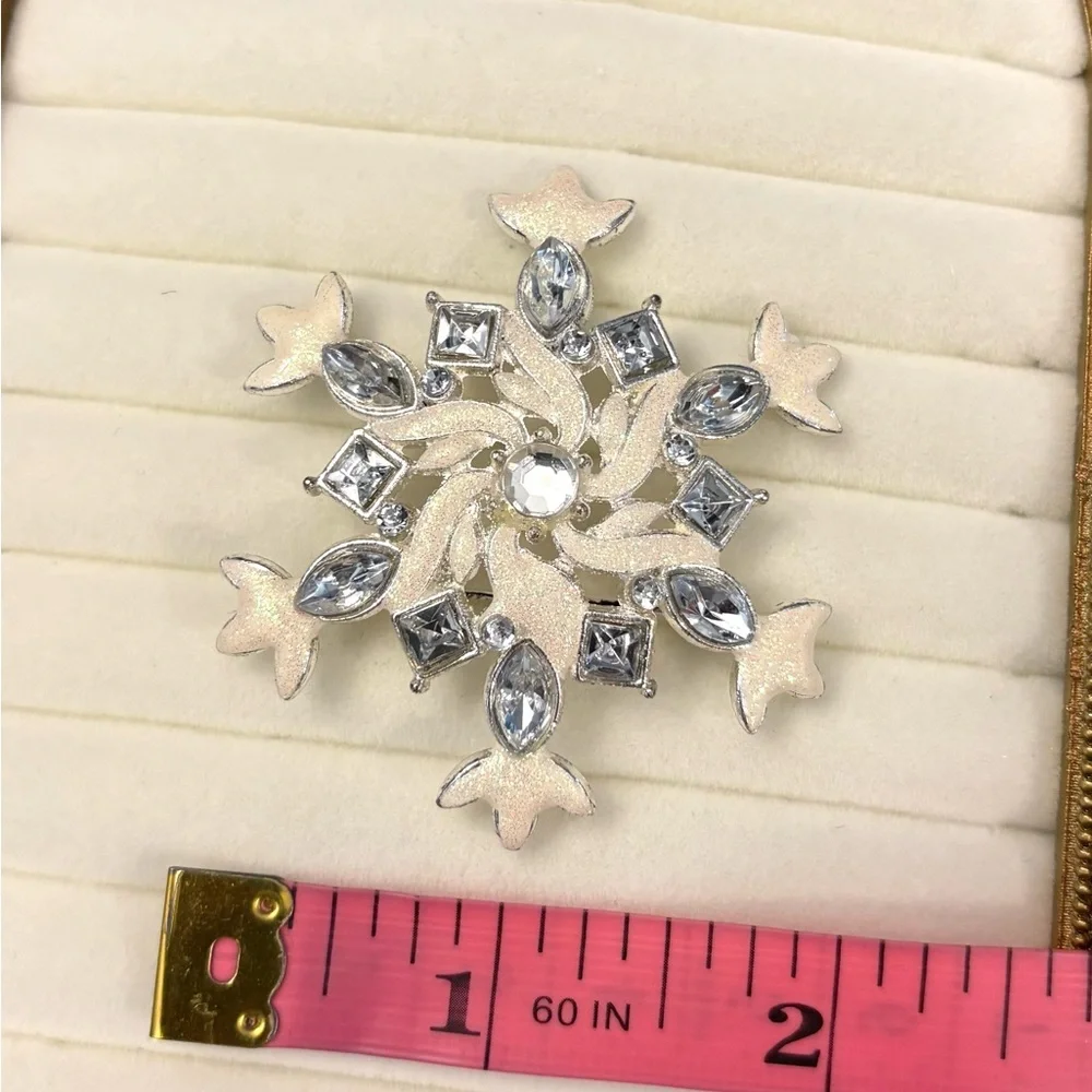 Sparkling Resin Snowflake Brooch Pin‎ Clear Rhinestones Estate Wedding Christmas